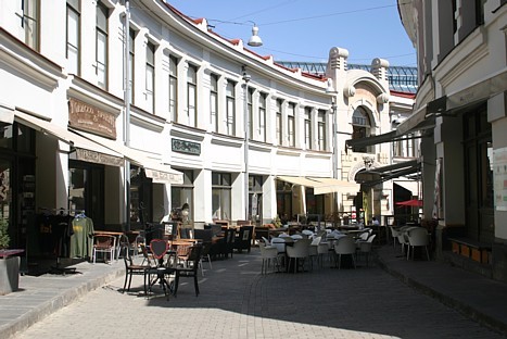 Vecpilsētas ieliņas ar daudzajām kafejnīcām [14]