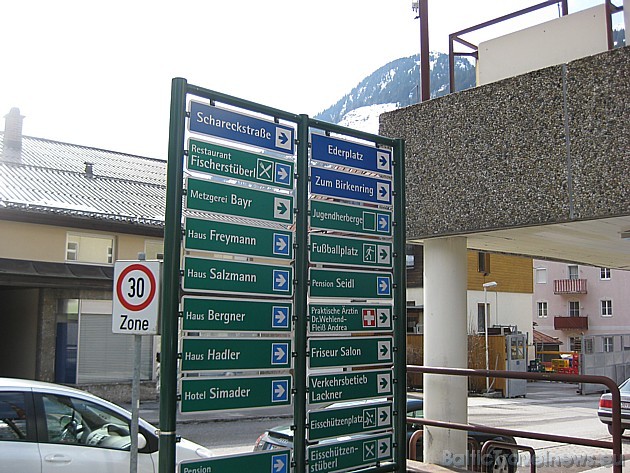 Viesnīca Simader atrodas Austrijā Alpu kūrorta Bad Gastein dienvidu daļā uz ieliņas Schareckstrasse 14