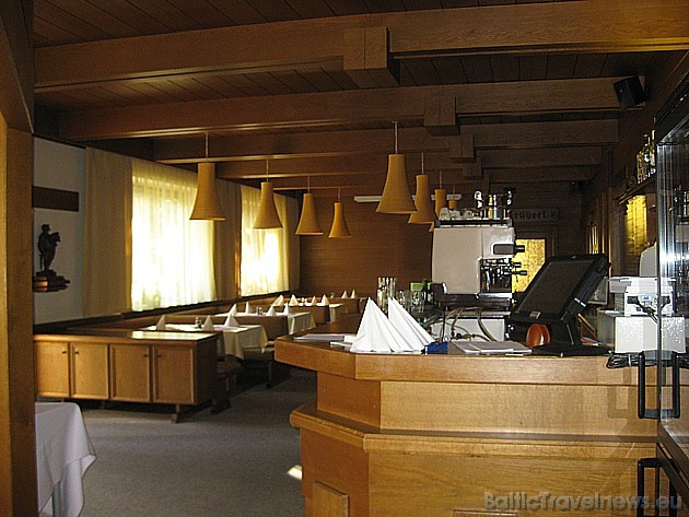 Pie restorāna atrodas bārs, kurā iespējams nobaudīt gan pašmāju iecienītus kokteiļus, gan Austrijā iecienītus
