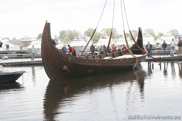 2009.gada 9.maijā, Daugavas ūdeņos pirmo reizi tika nolaista divus gadus latviešu amatnieku darinātais autentiskais kuģa prototips senajam Vikingu kuģim 