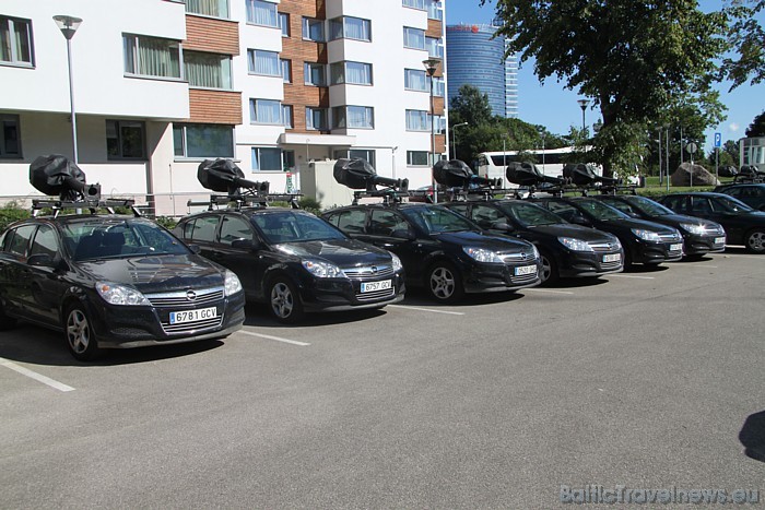 Visas 10 Opel zīmola automašīnas ir pilnīgi vienādas