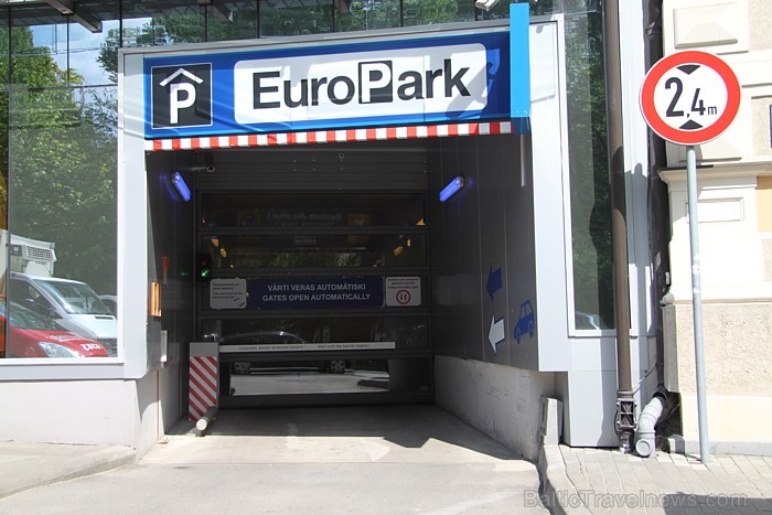 Travelnews.lv redakcijā ir sūdzējušies vairāki autotūristi par SIA «EuroPark Latvia» pakalpojumiem, kuri apkalpo vairāku viesnīcu slēgtās autostāvietas [0]