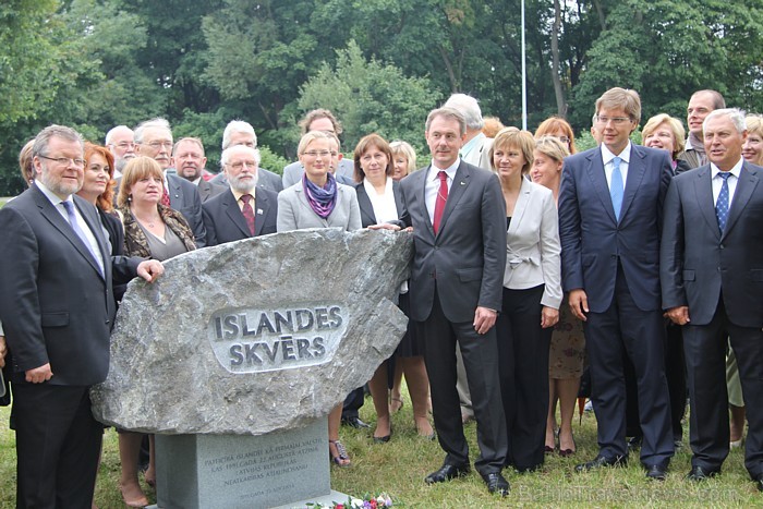Blakus četru zvaigžņu viesnīcai Islande Hotel (www.islandehotel.lv) 22.08.2011 atklāja Islandes skvēru Foto: Canon 60D [14]