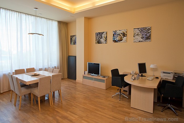 Islandes ārlietu ministrs Ossurs Skarphedinsons (Össur Skarphéðinsson) nakšņo četru zvaigžņu viesnīcā Islande Hotel (www.islandehotel.lv) Foto: Islande Hotel [20]
