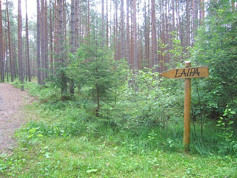 Norāde uz Ķemeru nacionālā parka Lielo tīreli (iebraukšana no Rīgas - Ventspils šosejas ~2,5 km)