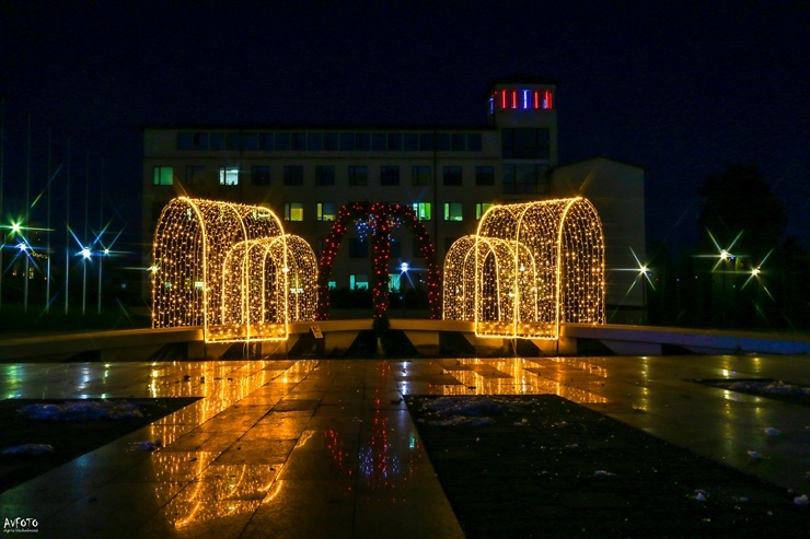 Krāšņā Madona pošas Ziemassvētkiem. Foto: Agris Veckalniņš 295385