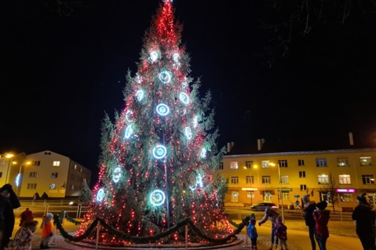 Vidzemes pilsēta Valmiera pošas Ziemassvētkiem. Foto: Valmieras pilsētas pašvaldība un Vija Zvejniece Vidzemes pilsēta Valmiera pošas Ziemassvētkiem. Foto: Valmieras pilsētas pašvaldība un Vija Zvejniece 295643