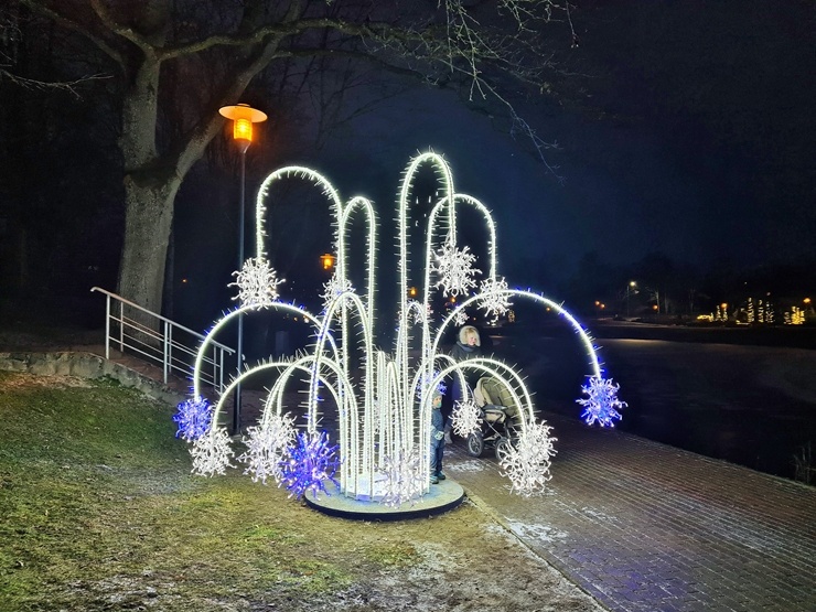Vidzemes pilsēta Valmiera pošas Ziemassvētkiem. Foto: Valmieras pilsētas pašvaldība un Vija Zvejniece Vidzemes pilsēta Valmiera pošas Ziemassvētkiem. Foto: Valmieras pilsētas pašvaldība un Vija Zvejniece 295650