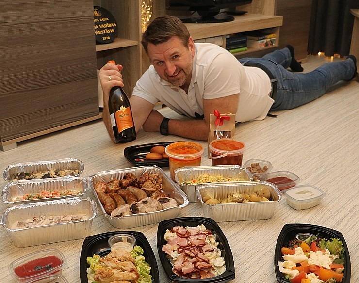 Travelnews.lv apceļo Latviju un cenšas noēst restorāna «Hercogs Mārupe» 90 eiro vērto «Brīvdienu kasti» Travelnews.lv apceļo Latviju un cenšas noēst restorāna «Hercogs Mārupe» 90 eiro vērto «Brīvdienu kasti» 297220