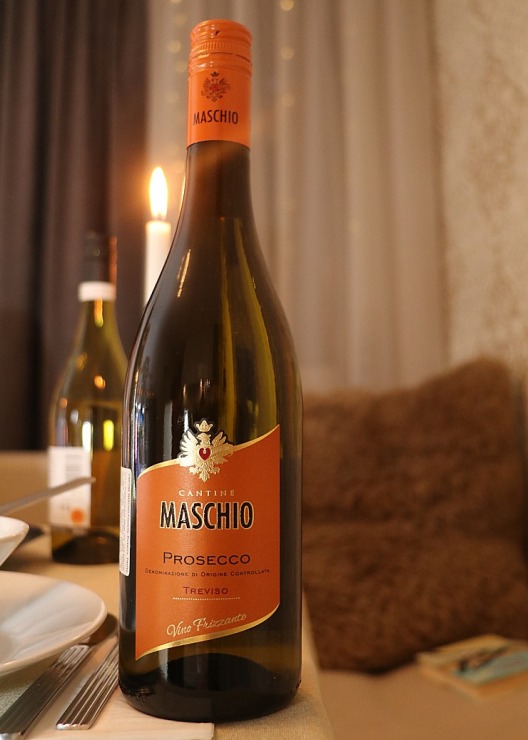 Travelnews.lv apceļo Latviju un cenšas noēst restorāna «Hercogs Mārupe» 90 eiro vērto «Brīvdienu kasti» Travelnews.lv apceļo Latviju un cenšas noēst restorāna «Hercogs Mārupe» 90 eiro vērto «Brīvdienu kasti» 297239
