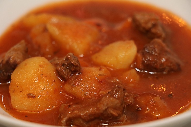 Travelnews.lv apceļo Latviju un cenšas noēst restorāna «Hercogs Mārupe» 90 eiro vērto «Brīvdienu kasti» Travelnews.lv apceļo Latviju un cenšas noēst restorāna «Hercogs Mārupe» 90 eiro vērto «Brīvdienu kasti» 297251