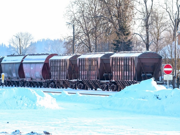 Madona ieslīgst ziemas apskāvienos. Foto: Madona.lv 297619