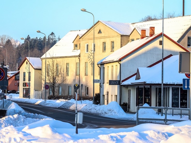 Madona ieslīgst ziemas apskāvienos. Foto: Madona.lv 297653