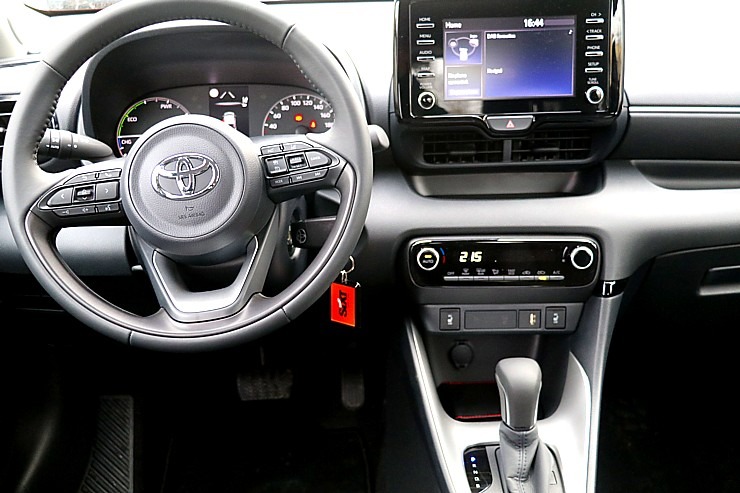 Travelnews.lv sadarbībā ar auto nomu «Sixt Latvija» apceļo Pierīgu ar jauno «Toyota Yaris Hybrid» Travelnews.lv sadarbībā ar auto nomu «Sixt Latvija» apceļo Pierīgu ar jauno «Toyota Yaris Hybrid» 298006