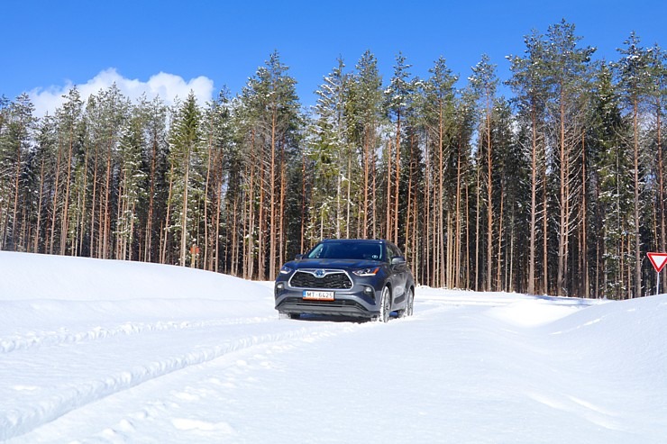 Sadarbībā ar auto nomu «Sixt Latvija» izbaudam ceļojumu ar «Toyota Highlander 2.5 Hybrid AWD Executive» Sadarbībā ar auto nomu «Sixt Latvija» izbaudam ceļojumu ar «Toyota Highlander 2.5 Hybrid AWD Executive» 298742