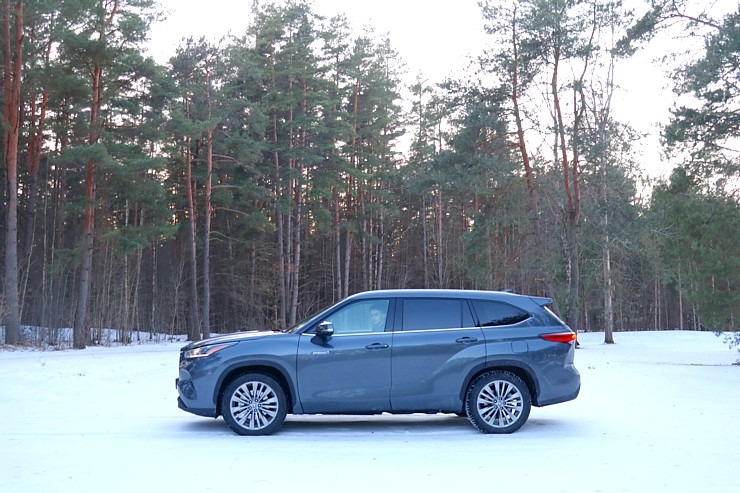 Sadarbībā ar auto nomu «Sixt Latvija» izbaudam ceļojumu ar «Toyota Highlander 2.5 Hybrid AWD Executive» Sadarbībā ar auto nomu «Sixt Latvija» izbaudam ceļojumu ar «Toyota Highlander 2.5 Hybrid AWD Executive» 298748
