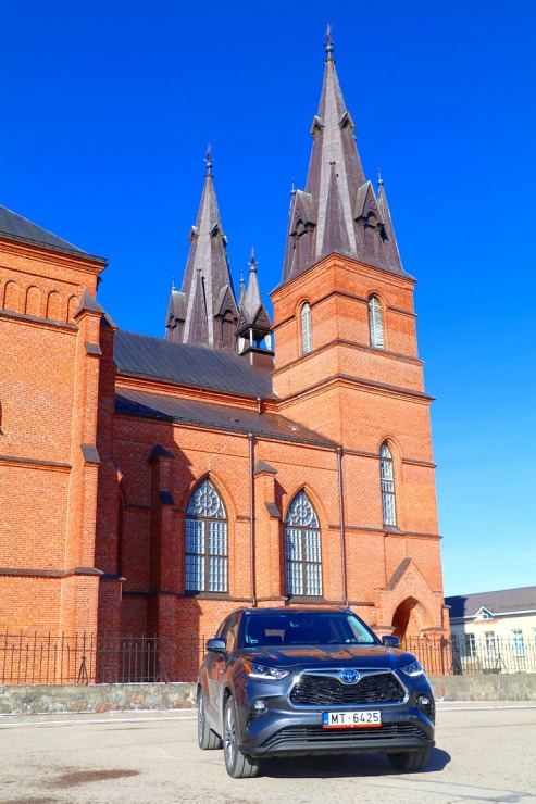 Sadarbībā ar auto nomu «Sixt Latvija» izbaudam ceļojumu ar «Toyota Highlander 2.5 Hybrid AWD Executive» Sadarbībā ar auto nomu «Sixt Latvija» izbaudam ceļojumu ar «Toyota Highlander 2.5 Hybrid AWD Executive» 298732