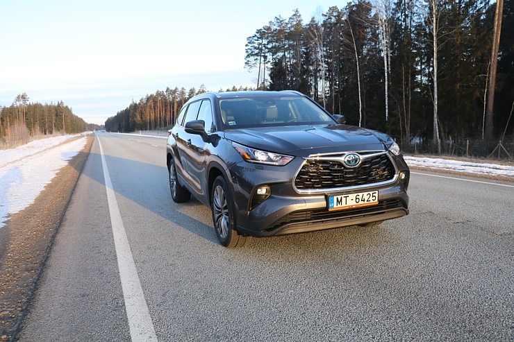 Sadarbībā ar auto nomu «Sixt Latvija» izbaudam ceļojumu ar «Toyota Highlander 2.5 Hybrid AWD Executive» Sadarbībā ar auto nomu «Sixt Latvija» izbaudam ceļojumu ar «Toyota Highlander 2.5 Hybrid AWD Executive» 298755