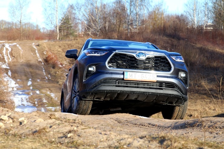 Sadarbībā ar auto nomu «Sixt Latvija» izbaudam ceļojumu ar «Toyota Highlander 2.5 Hybrid AWD Executive» Sadarbībā ar auto nomu «Sixt Latvija» izbaudam ceļojumu ar «Toyota Highlander 2.5 Hybrid AWD Executive» 298756