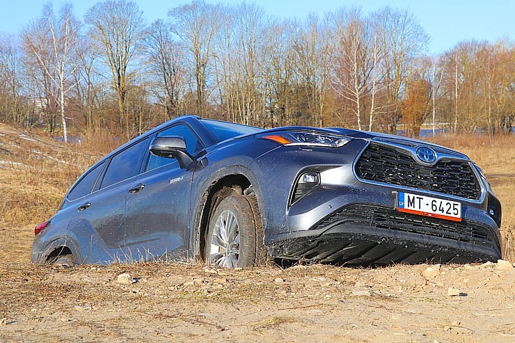 Sadarbībā ar auto nomu «Sixt Latvija» izbaudam ceļojumu ar «Toyota Highlander 2.5 Hybrid AWD Executive» Sadarbībā ar auto nomu «Sixt Latvija» izbaudam ceļojumu ar «Toyota Highlander 2.5 Hybrid AWD Executive» 298758