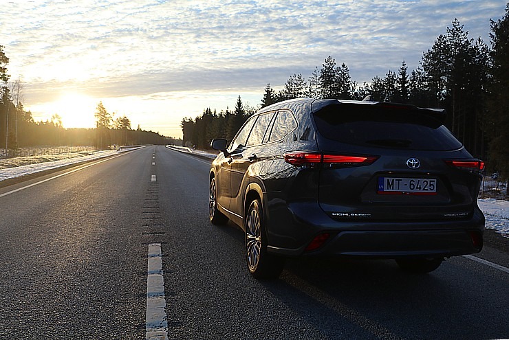 Sadarbībā ar auto nomu «Sixt Latvija» izbaudam ceļojumu ar «Toyota Highlander 2.5 Hybrid AWD Executive» Sadarbībā ar auto nomu «Sixt Latvija» izbaudam ceļojumu ar «Toyota Highlander 2.5 Hybrid AWD Executive» 298759