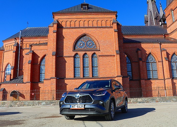 Sadarbībā ar auto nomu «Sixt Latvija» izbaudam ceļojumu ar «Toyota Highlander 2.5 Hybrid AWD Executive» Sadarbībā ar auto nomu «Sixt Latvija» izbaudam ceļojumu ar «Toyota Highlander 2.5 Hybrid AWD Executive» 298733
