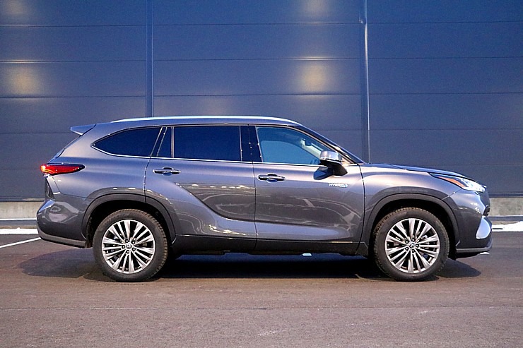 Sadarbībā ar auto nomu «Sixt Latvija» izbaudam ceļojumu ar «Toyota Highlander 2.5 Hybrid AWD Executive» Sadarbībā ar auto nomu «Sixt Latvija» izbaudam ceļojumu ar «Toyota Highlander 2.5 Hybrid AWD Executive» 298760