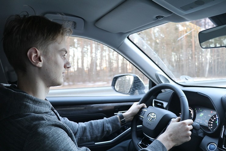 Sadarbībā ar auto nomu «Sixt Latvija» izbaudam ceļojumu ar «Toyota Highlander 2.5 Hybrid AWD Executive» Sadarbībā ar auto nomu «Sixt Latvija» izbaudam ceļojumu ar «Toyota Highlander 2.5 Hybrid AWD Executive» 298761