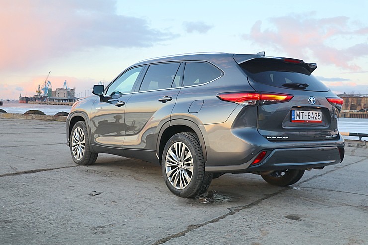 Sadarbībā ar auto nomu «Sixt Latvija» izbaudam ceļojumu ar «Toyota Highlander 2.5 Hybrid AWD Executive» Sadarbībā ar auto nomu «Sixt Latvija» izbaudam ceļojumu ar «Toyota Highlander 2.5 Hybrid AWD Executive» 298773