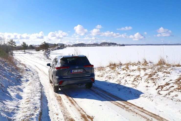 Sadarbībā ar auto nomu «Sixt Latvija» izbaudam ceļojumu ar «Toyota Highlander 2.5 Hybrid AWD Executive» Sadarbībā ar auto nomu «Sixt Latvija» izbaudam ceļojumu ar «Toyota Highlander 2.5 Hybrid AWD Executive» 298736