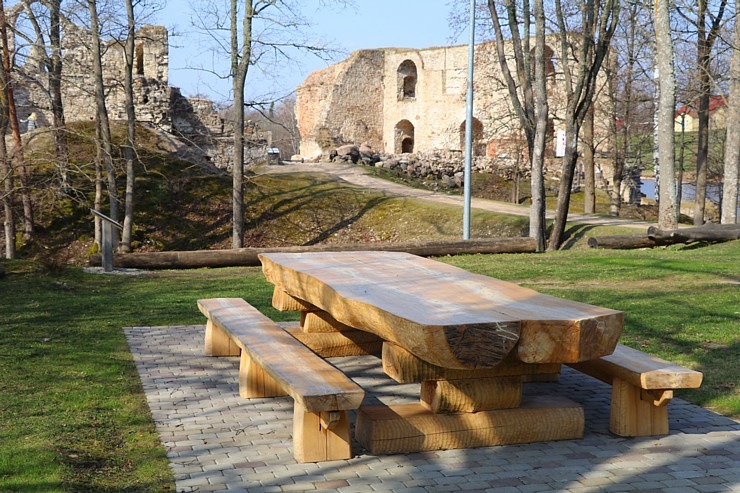 Kokneses parks starp Pērses un Daugavas krastiem ir burvīga atpūtas un pastaigu vieta 300056