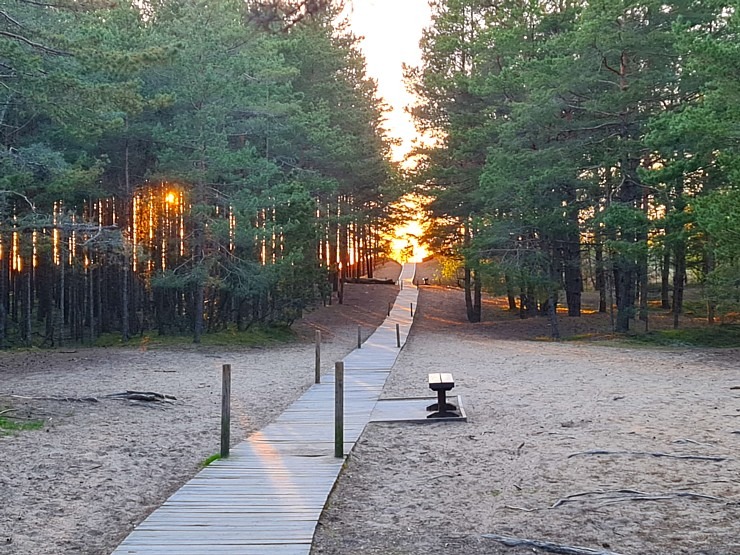 Travelnews.lv pirmo reizi apmeklē Gaujas ietekas labo krastu un Rīgas jūras līča pludmali saulrietā Travelnews.lv pirmo reizi apmeklē Gaujas ietekas labo krastu un Rīgas jūras līča pludmali saulrietā 301322
