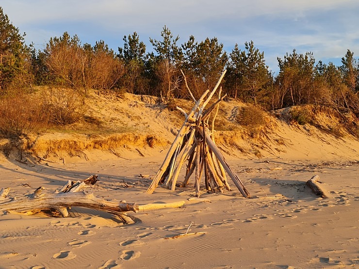 Travelnews.lv pirmo reizi apmeklē Gaujas ietekas labo krastu un Rīgas jūras līča pludmali saulrietā Travelnews.lv pirmo reizi apmeklē Gaujas ietekas labo krastu un Rīgas jūras līča pludmali saulrietā 301297