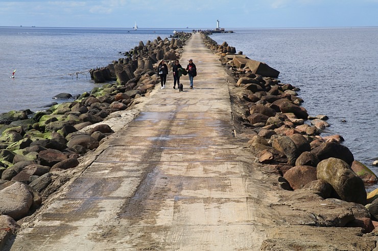 Travelnews.lv apmeklē Rietumu molu, Daugavgrīvas bāku un piedzīvo reņģu ķeršanu 301394