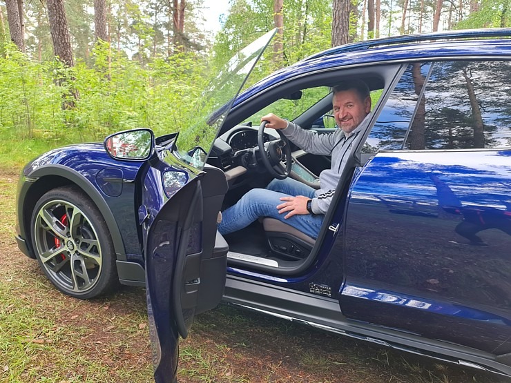 Travelnews.lv ar elektrisko «Porsche Taycan Cross Turismo» dodas Biķernieku sporta trasē un meža bezceļos Travelnews.lv ar elektrisko «Porsche Taycan Cross Turismo» dodas Biķernieku sporta trasē un meža bezceļos 301515