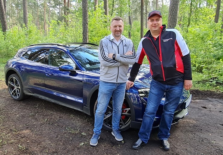 Travelnews.lv ar elektrisko «Porsche Taycan Cross Turismo» dodas Biķernieku sporta trasē un meža bezceļos 301519