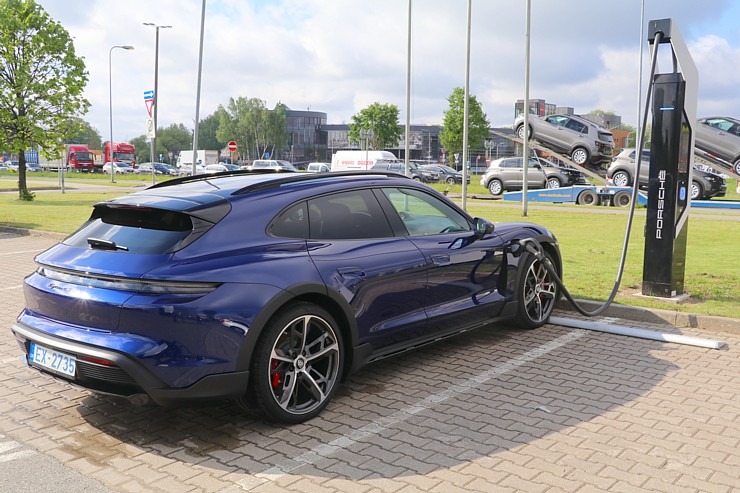 Travelnews.lv ar elektrisko «Porsche Taycan Cross Turismo» dodas Biķernieku sporta trasē un meža bezceļos Travelnews.lv ar elektrisko «Porsche Taycan Cross Turismo» dodas Biķernieku sporta trasē un meža bezceļos 301520