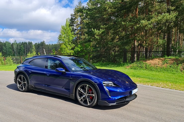 Travelnews.lv ar elektrisko «Porsche Taycan Cross Turismo» dodas Biķernieku sporta trasē un meža bezceļos Travelnews.lv ar elektrisko «Porsche Taycan Cross Turismo» dodas Biķernieku sporta trasē un meža bezceļos 301507