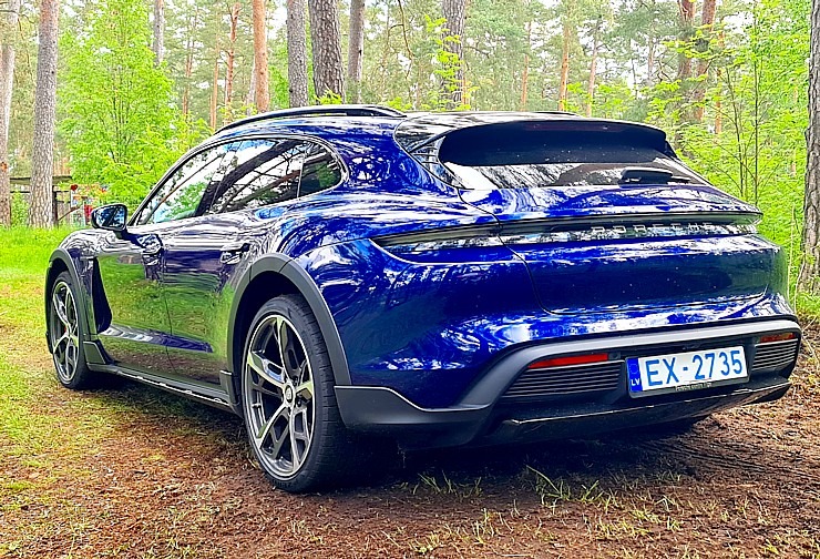 Travelnews.lv ar elektrisko «Porsche Taycan Cross Turismo» dodas Biķernieku sporta trasē un meža bezceļos Travelnews.lv ar elektrisko «Porsche Taycan Cross Turismo» dodas Biķernieku sporta trasē un meža bezceļos 301511