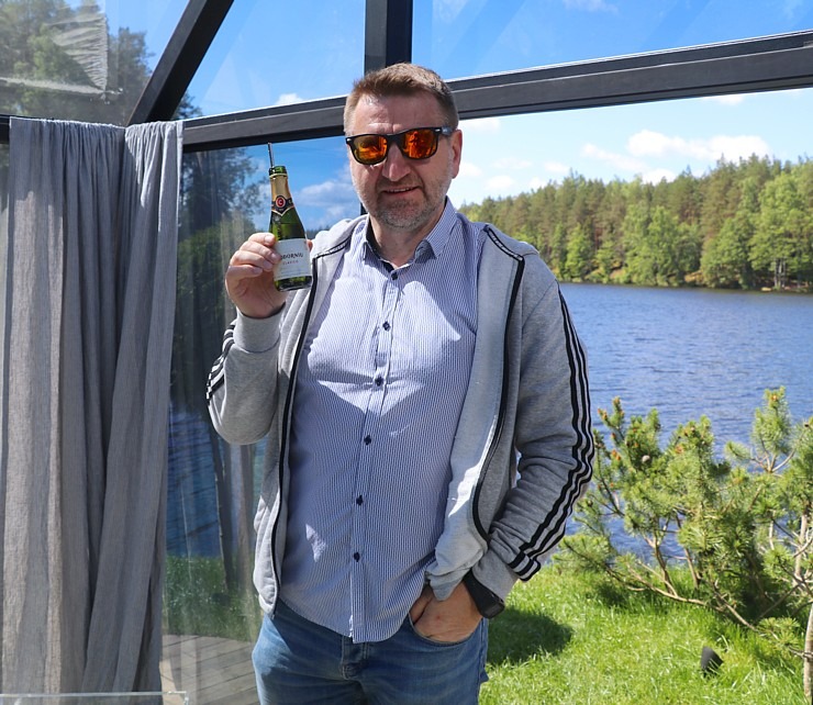 Kurzemē ir atklāts jauns pasaules līmeņa tūrisma objekts, kur viesi spiedz aiz laimes - Mordangas peldošā sala Kurzemē ir atklāts jauns pasaules līmeņa tūrisma objekts, kur viesi spiedz aiz laimes - Mordangas peldošā sala 302275