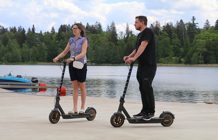 Travelnews.lv ar velorīku izbrauc Pilssalu Alūksnes ezerā, kur atrodas Marienburgas cietokšņa drupas Travelnews.lv ar velorīku izbrauc Pilssalu Alūksnes ezerā, kur atrodas Marienburgas cietokšņa drupas 302476
