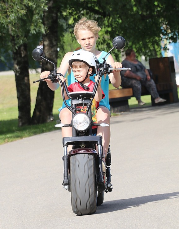 Travelnews.lv ar velorīku izbrauc Pilssalu Alūksnes ezerā, kur atrodas Marienburgas cietokšņa drupas Travelnews.lv ar velorīku izbrauc Pilssalu Alūksnes ezerā, kur atrodas Marienburgas cietokšņa drupas 302479