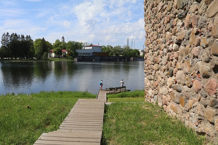 Travelnews.lv ar velorīku izbrauc Pilssalu Alūksnes ezerā, kur atrodas Marienburgas cietokšņa drupas Travelnews.lv ar velorīku izbrauc Pilssalu Alūksnes ezerā, kur atrodas Marienburgas cietokšņa drupas 302485