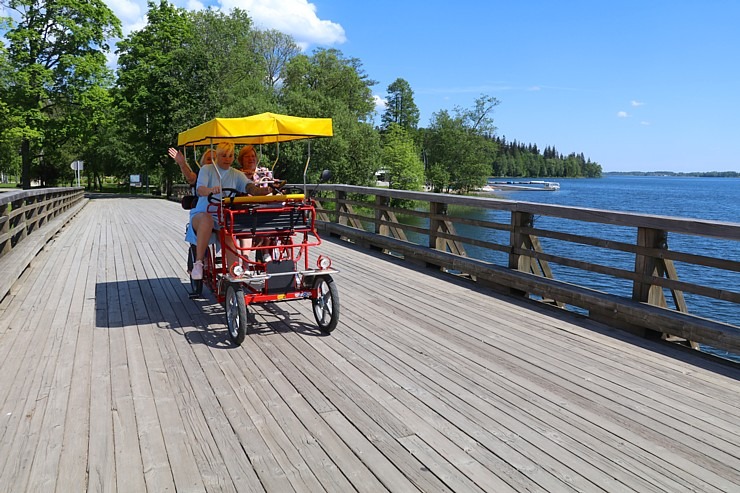 Travelnews.lv ar velorīku izbrauc Pilssalu Alūksnes ezerā, kur atrodas Marienburgas cietokšņa drupas Travelnews.lv ar velorīku izbrauc Pilssalu Alūksnes ezerā, kur atrodas Marienburgas cietokšņa drupas 302471