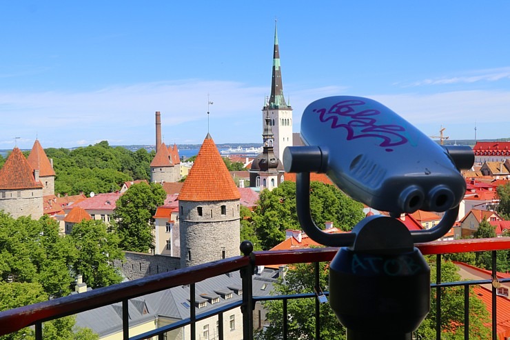 Travelnews.lv fotopiezīmes: Tallinas vecpilsēta slavējas ar viduslaiku torņiem 302756