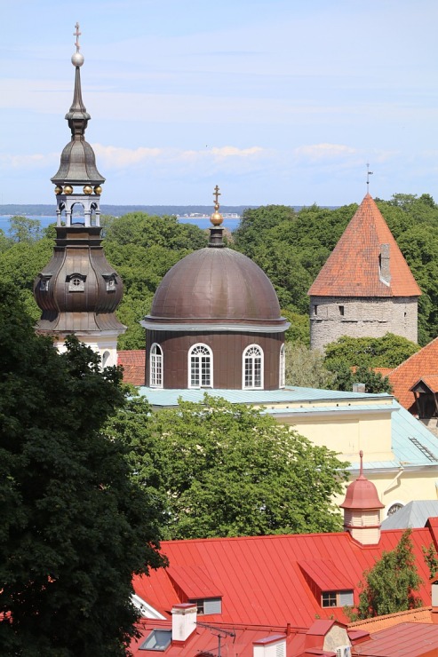 Travelnews.lv fotopiezīmes: Tallinas vecpilsēta slavējas ar viduslaiku torņiem 302758