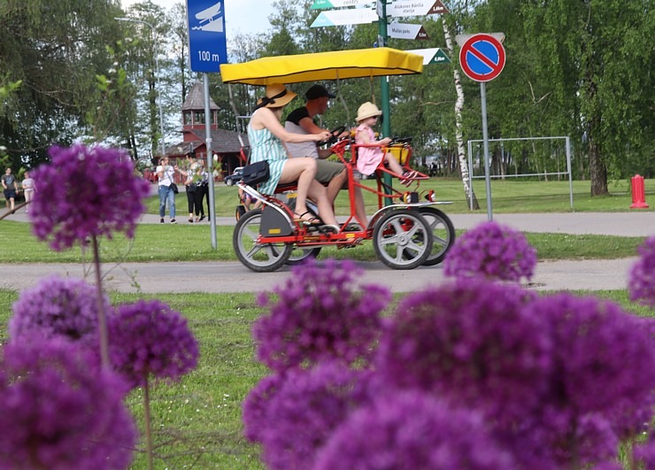 Travelnews.lv ar ekskursiju vilcieniņu «Severīns» apceļo Alūksni 303394