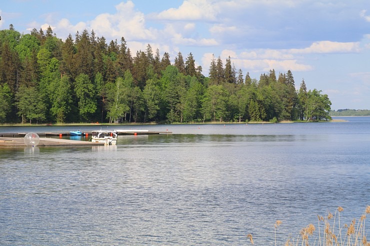 Travelnews.lv ar ekskursiju vilcieniņu «Severīns» apceļo Alūksni 303389