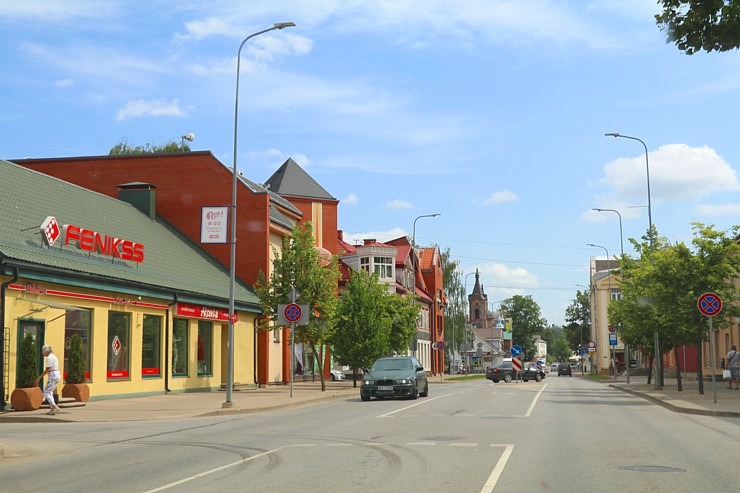 Travelnews.lv sadarbībā ar auto nomu «Avis Latvija» apceļo Valmieru 303786