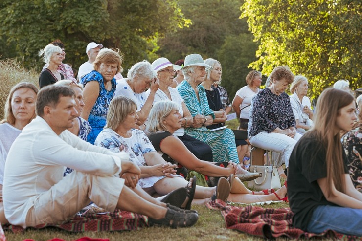 Dienvidkurzemes festivāla “Rimbenieks” vasarīgos koncertus bauda Vecpilī un Aizputē 304357